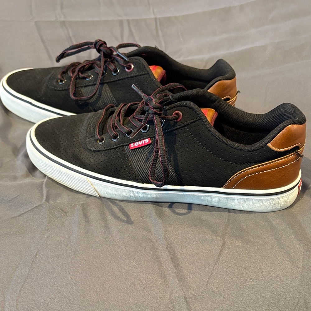 Levi’s Men’s Casual Sneakers